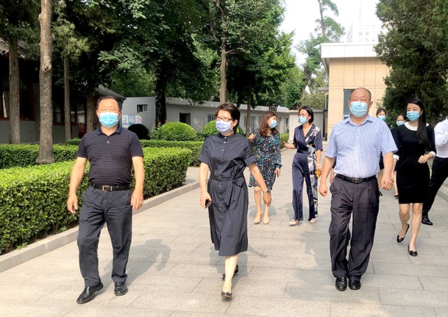 赵佳琛同志到民族文化宫调研