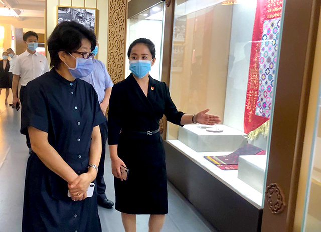 赵佳琛同志到民族文化宫调研